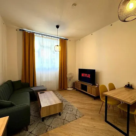 Modern In The Heart Of Vrsovice Apartment *